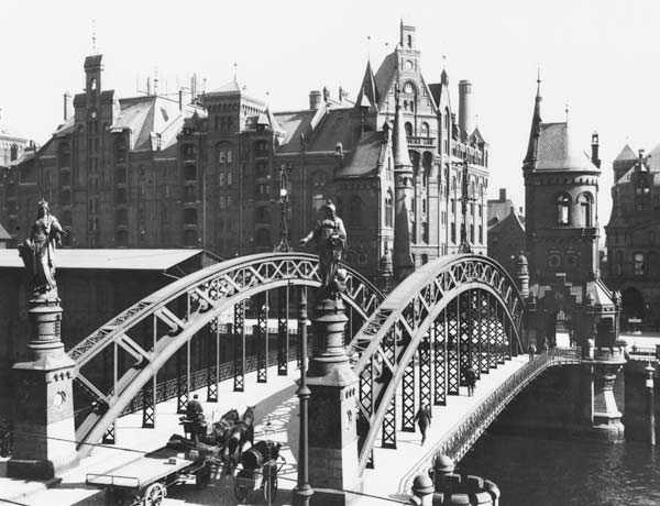 Bridge in the Speicherstadt (warehouse city) Hamburg, c.1910 (b/w photo)  from Jousset