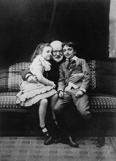 Victor Hugo (1802-85) and his grandchildren Georges and Jeanne, 1881 (b/w photo) 