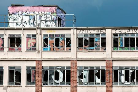 Urban decay on Bromley-bu-bow