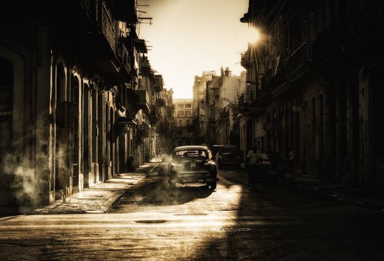 Mystic morning in Havana... from Baris Akpinar