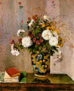 Bouquet of flowers: Chrysanthemums in a porcelain vase