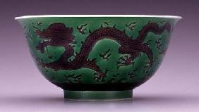 Bowl depicting a dragon in pursuit of flaming pearls