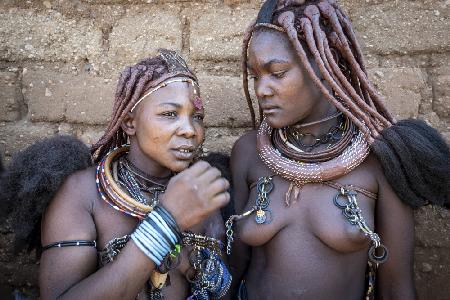 Mutwa girls at Oncocua market, southern Angola