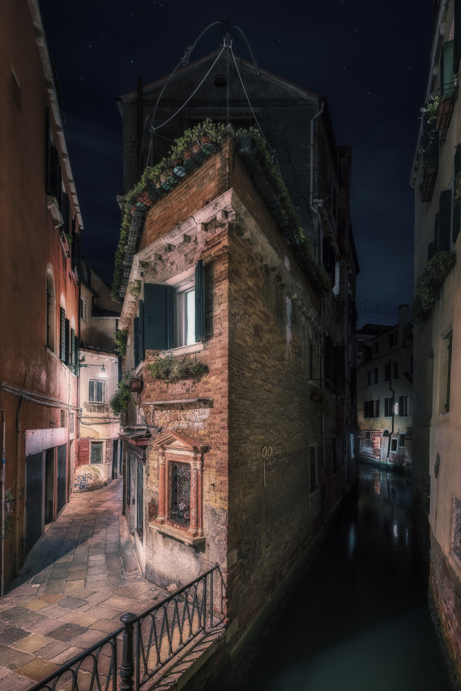 Venetian corner from Fiorenzo Carozzi
