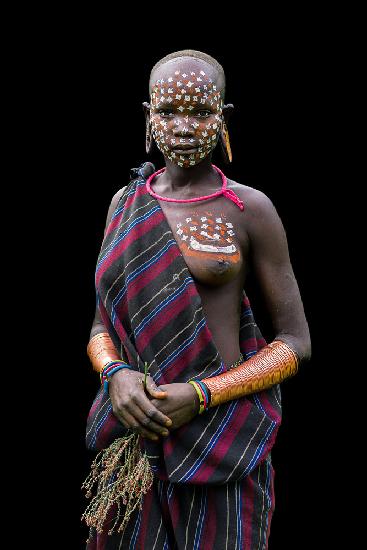 SURMA WOMAN AT OMO VALLEY ETHIOPIA