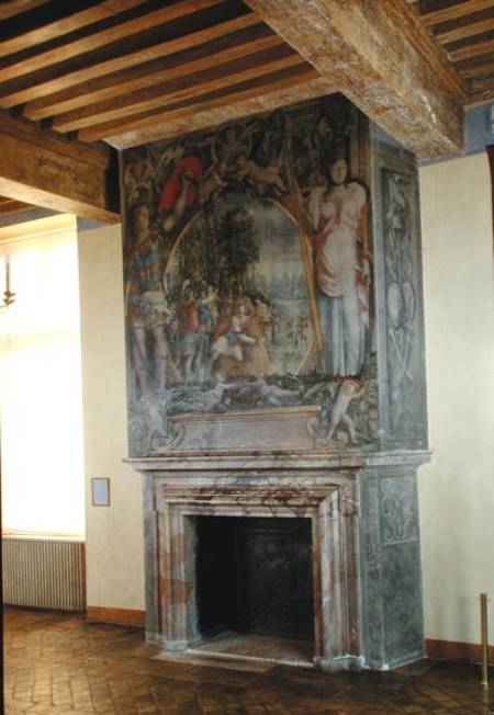 Fireplace in the Chambre du Roi (photo) from French School