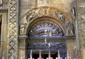 Western opening tympanum depicting the Marriage at Cana (photo)