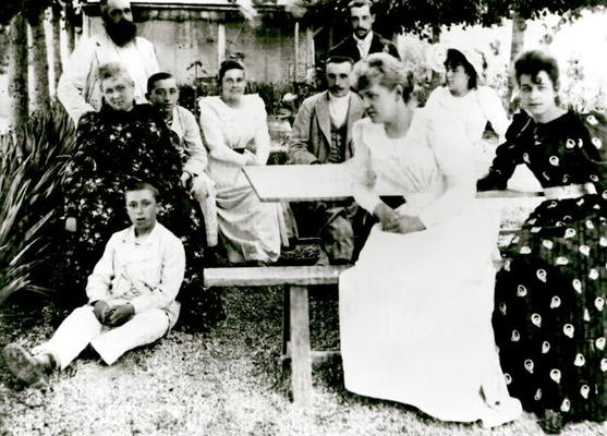 The Monet and Hoschede families, c.1880 (b/w photo) from French School, (19th century)