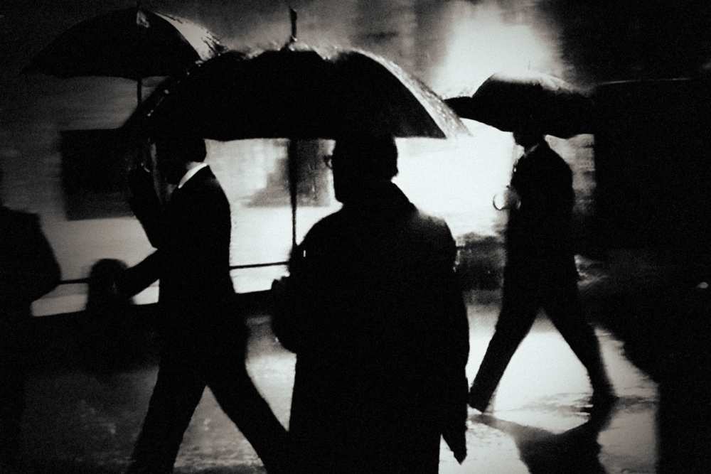 Men in the rain from Holger Droste
