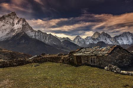 A hut in high himalayas