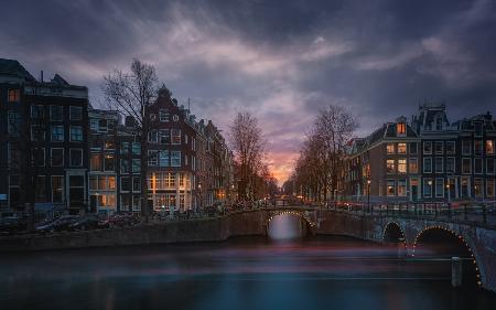 Amsterdam before the storm 7R21334