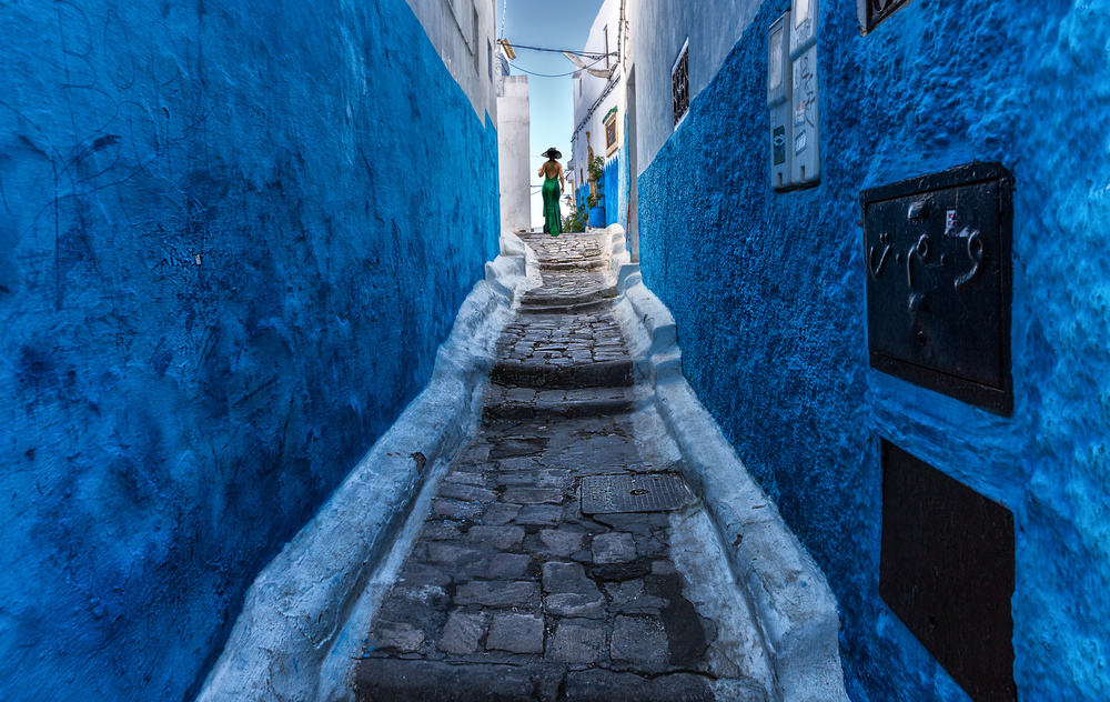 blue alley from Jois Domont ( J.L.G.)