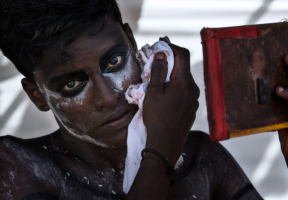 Cleaning up after the Ceremony of Theyyam-Kannur - India from Joxe Inazio Kuesta Garmendia