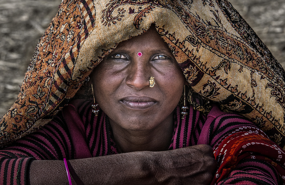 Indian woman at the Kumbh Mela - Prayagraj - India from Joxe Inazio Kuesta Garmendia
