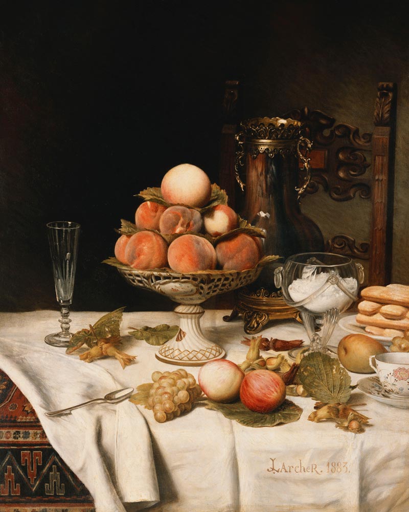 Pfirsiche in einer Obstschale, Trauben, Äpfel, Haselnüsse und Gebäck auf einem gedeckten Tisch from Jules Larcher