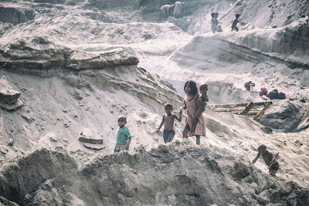 Children from the quarry in Jaflong from Marcel Rebro