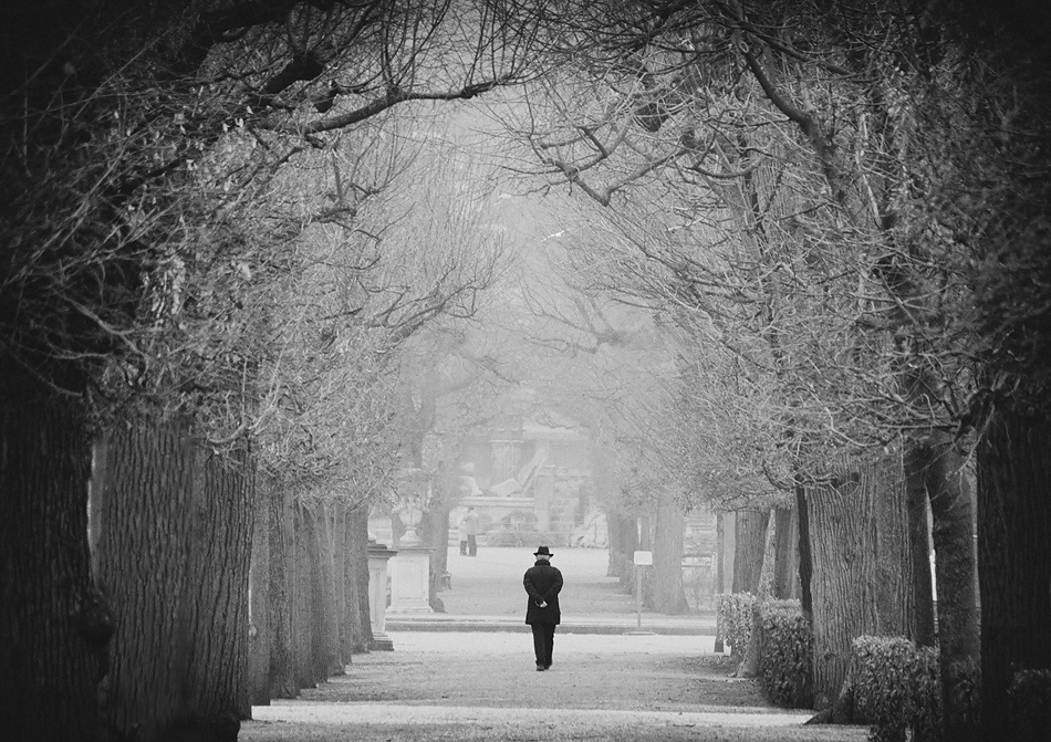 Lonely walk from Mario Mencacci