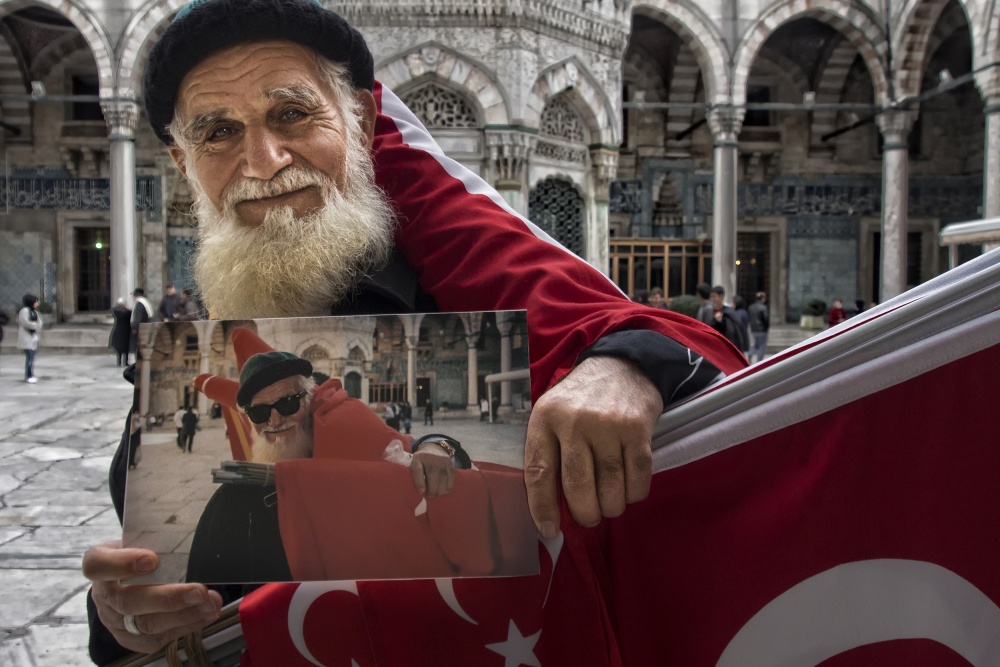 Feramuz ,,, flag seller ,,, from Mete Başkoçak