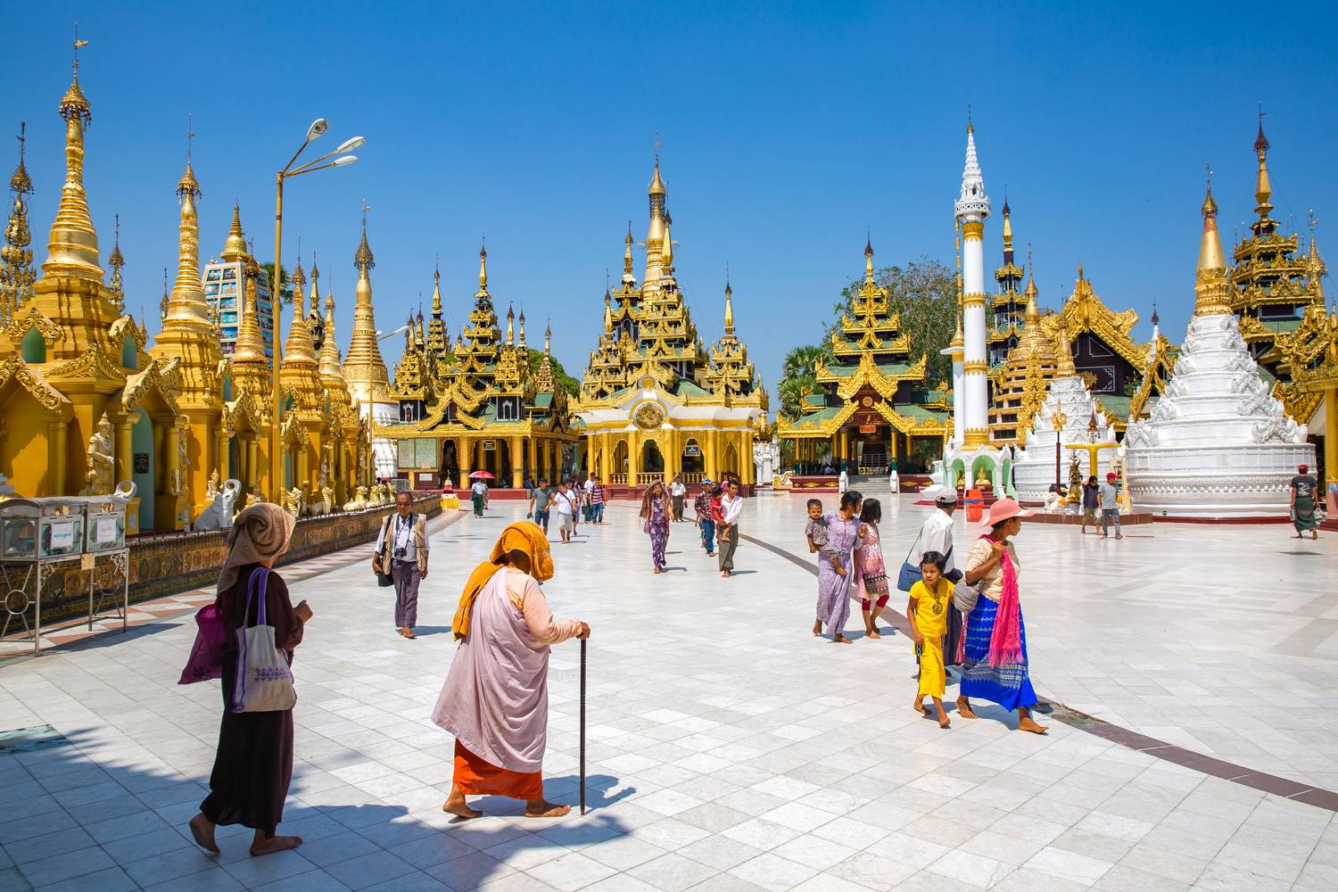 Shwedagon-Pagode in Yangon, Myanmar (Burma) from Miro May
