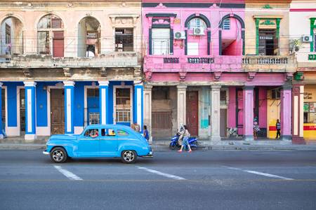 Blue Oldtimer in Old Havana, Cuba. Street in Havanna, Kuba