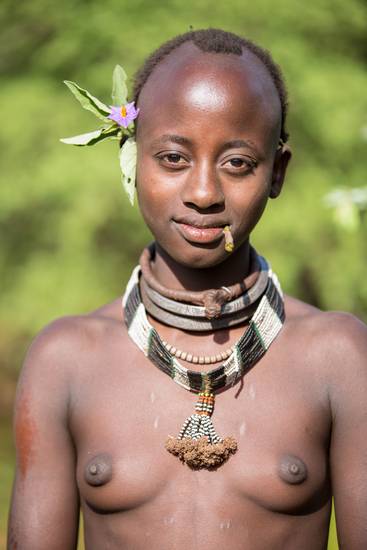 Porträt Junge Frau aus dem Hamer Stamm, Menschen in Omo Valley, Afrika