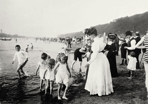 On the beach / Berlin-Wannsee / c.1907 from 