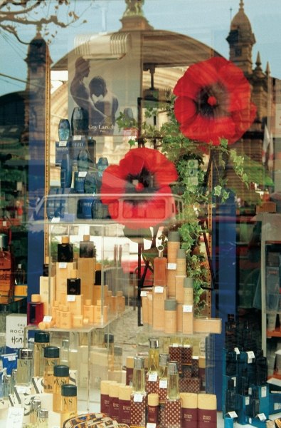 Central railway station reflected in perfumery shop front (photo)  from 
