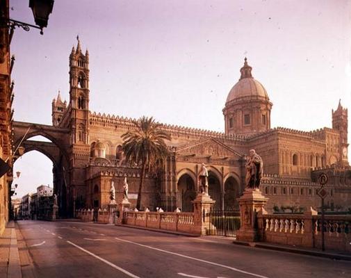 El Duomo, founded by Walter, Archbishop of Palermo ('Gualatiero Offamiglio') in 1185 (photo) from 