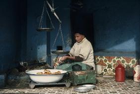 Moroccan doughnut seller (photo) 