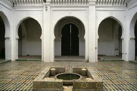 Mosque Sidi Halaoui, view of the courtyard (photo) 