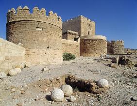 View of the castle exterior with un-earthed canonballs (photo) 