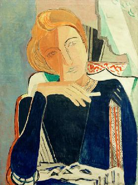 Inge II, in dark blue with cigarette