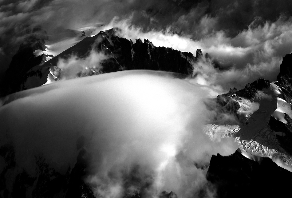 Sommet du Mount Blanc with clouds from Roberto GIUDICI
