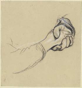 Die ineinander gelegten rechten Hände einer Frau und eines einen Handschuh tragenden Mannes