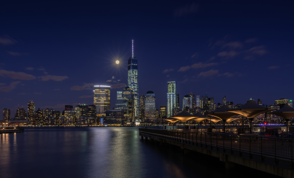 Moonlight over lower Manhattan from Wei (David) Dai